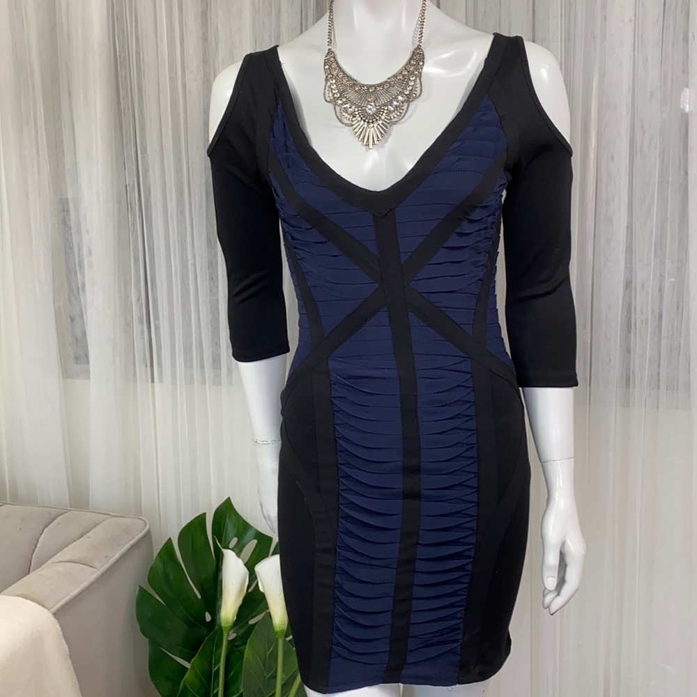 NEW Finders Keepers bandage cutout shoulder dress Size 4